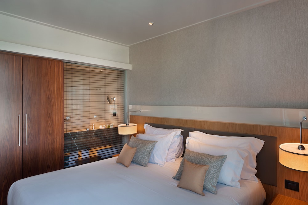 DELUXE, DOUBLE BED