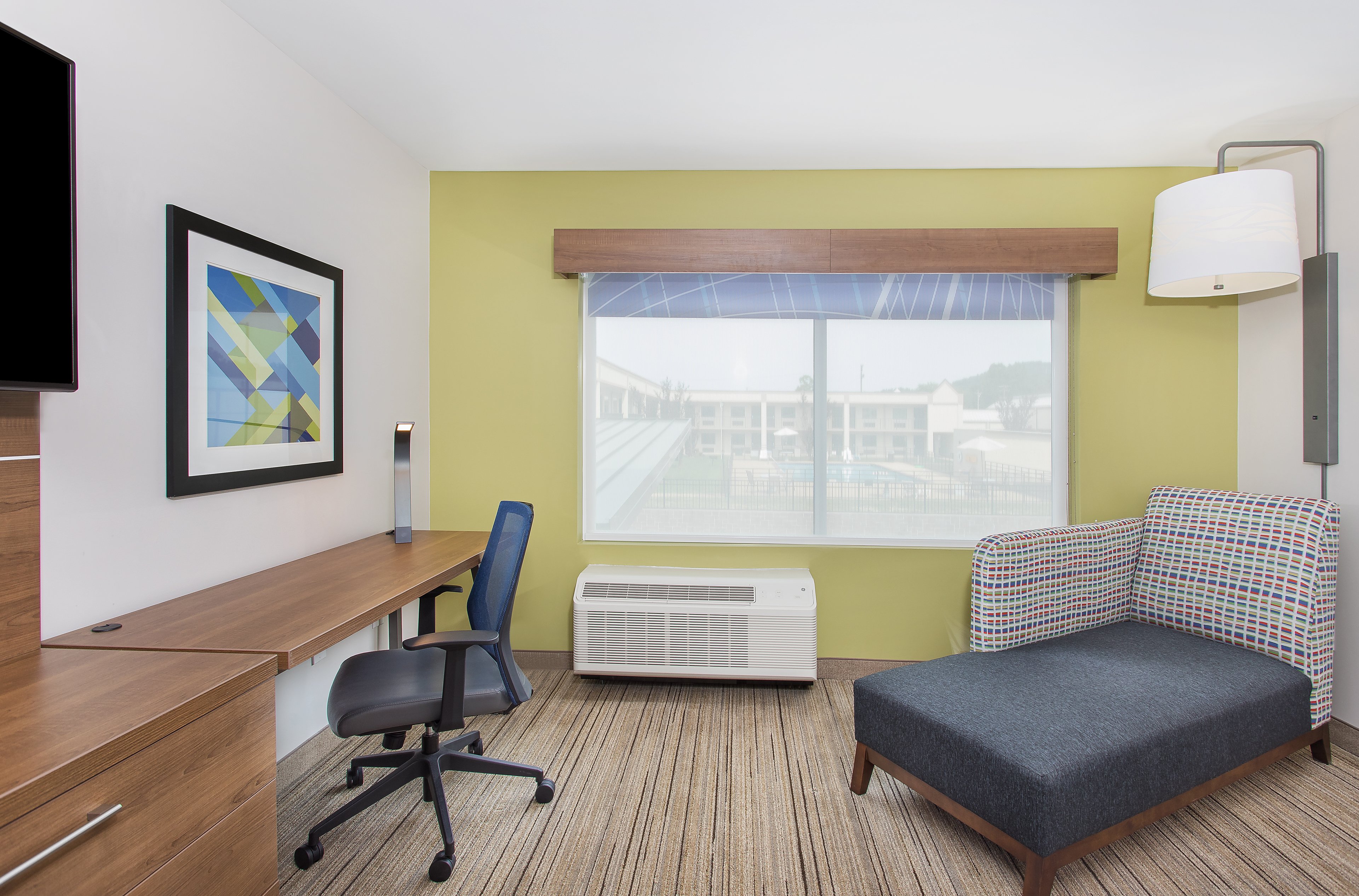 Holiday Inn Express Williamsburg 65/66