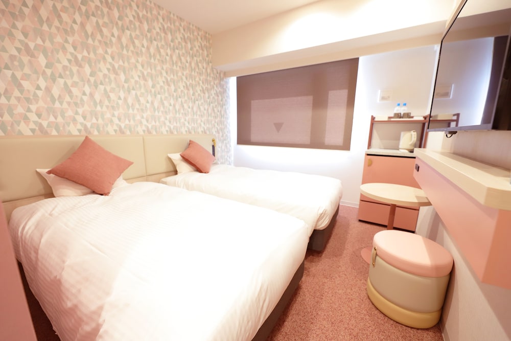 ROOM, TWIN BEDS
