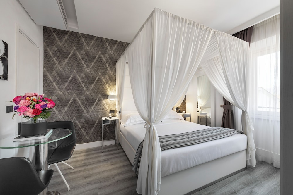 DELUXE, SUITE, RIVER VIEW