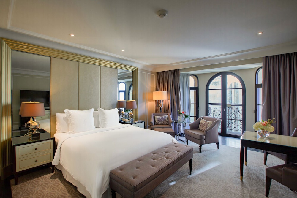 DELUXE, KING BED, PARK VIEW