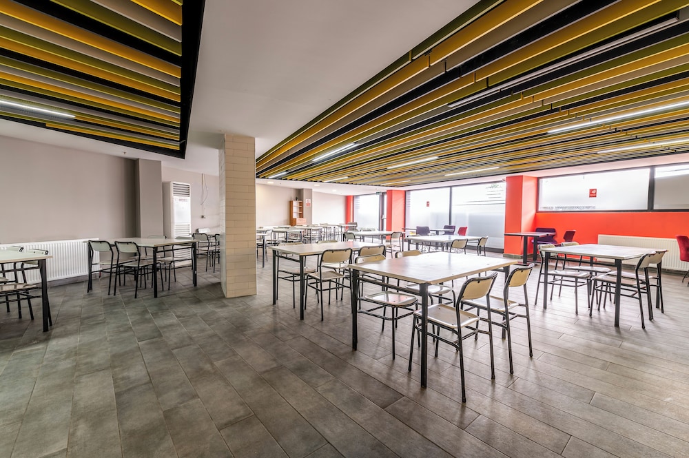 Royal Luxury Hotels & Suites 38/44