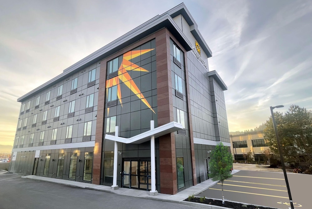 La Quinta Inn & Suites by Wyndham Kelowna BC 3/51