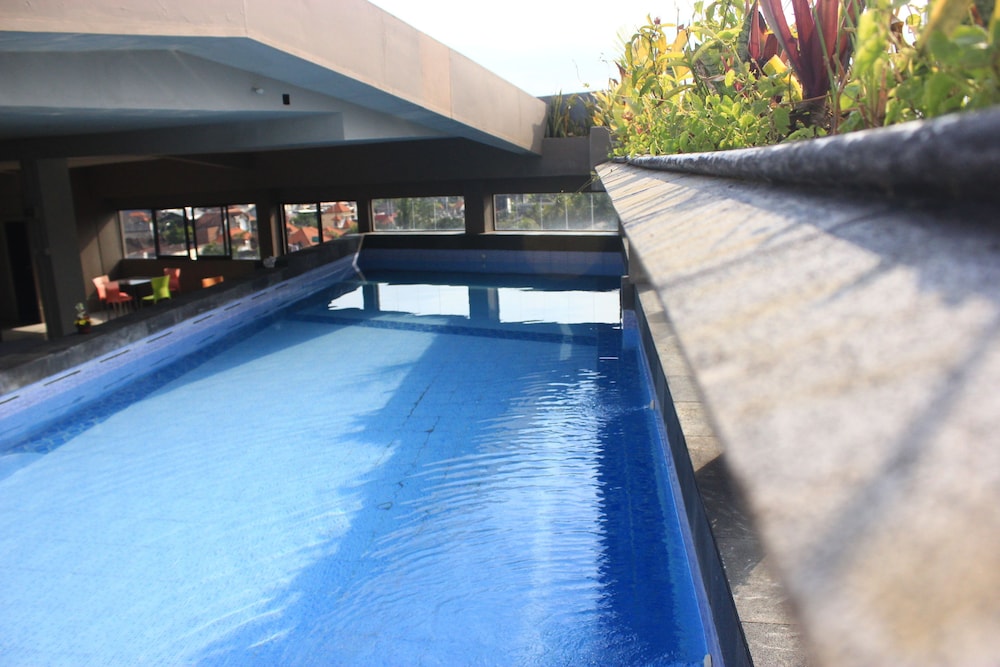 Sans Sunset Point Seminyak 6/69