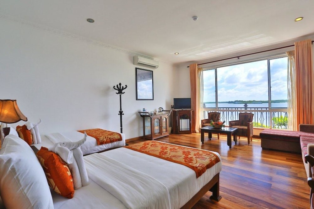 Centauria Lake Resort 10/50