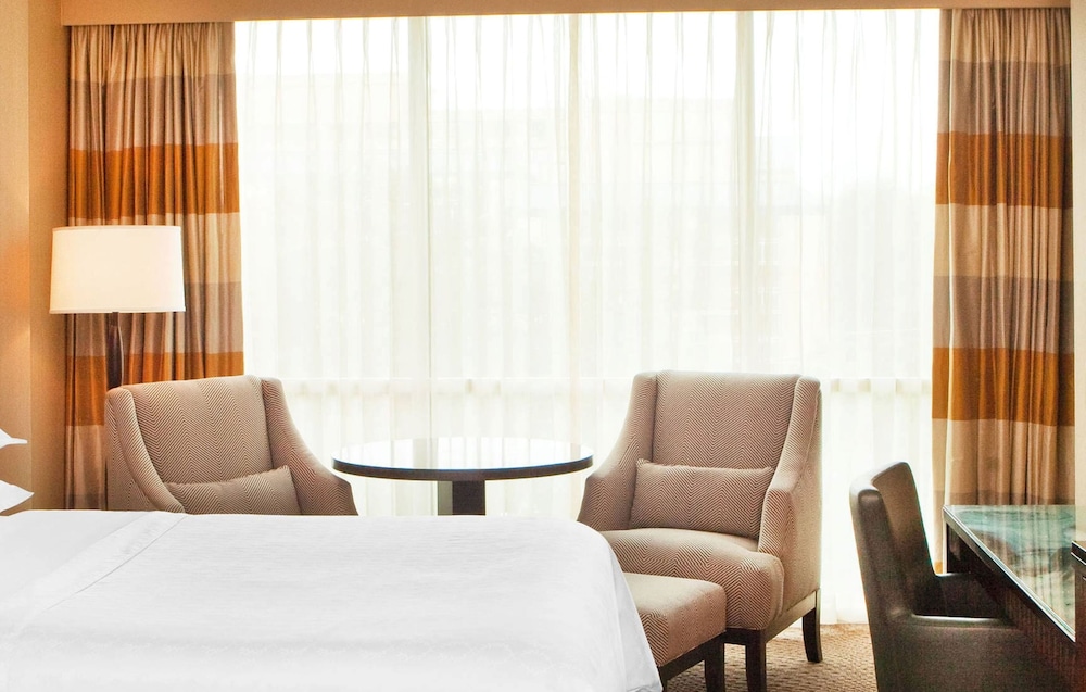 غرفة ديلوكس بسريرين كوين، Courtland Grand Hotel, Trademark Collection by Wyndham 4/5