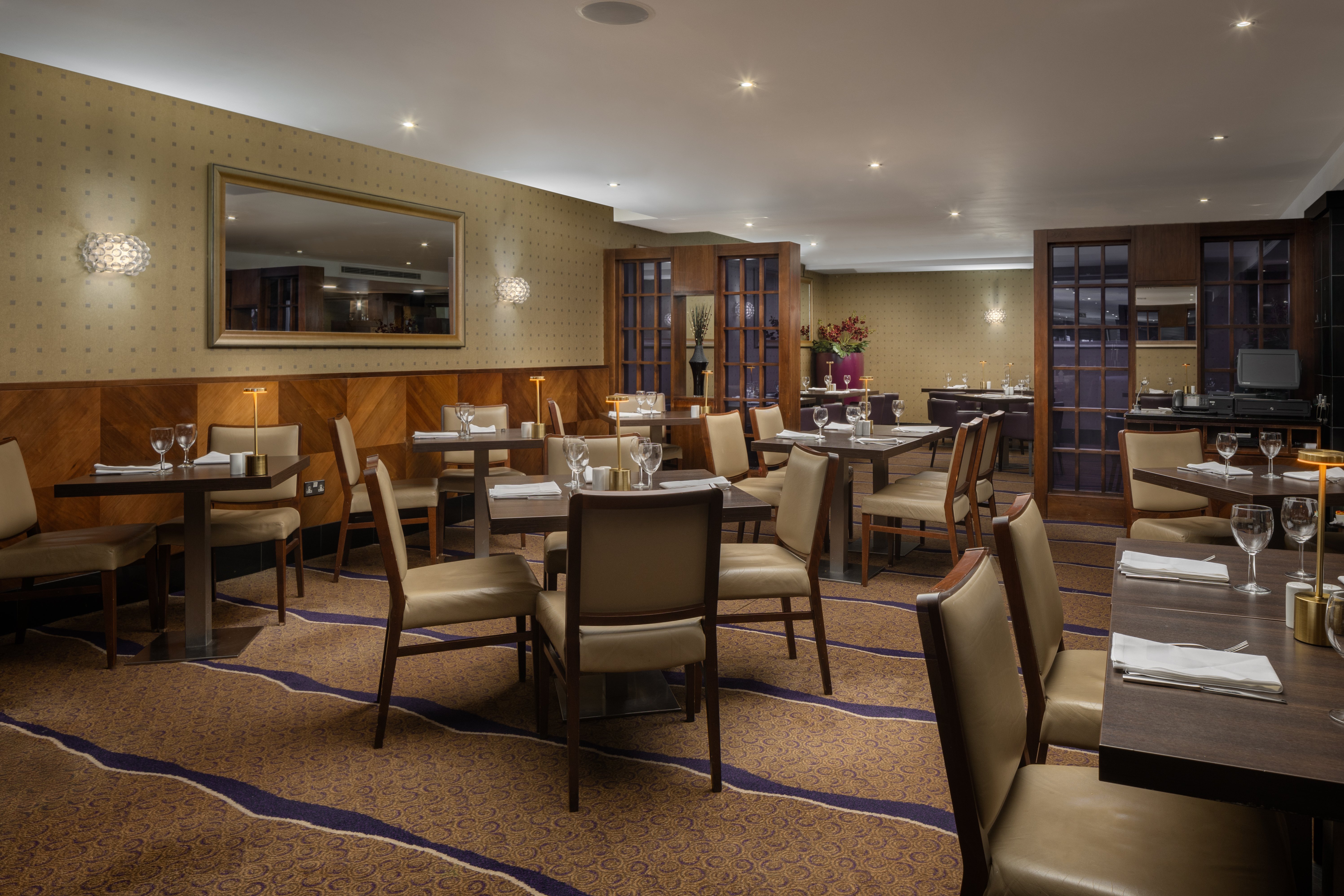 Crowne Plaza Ealing 58/76