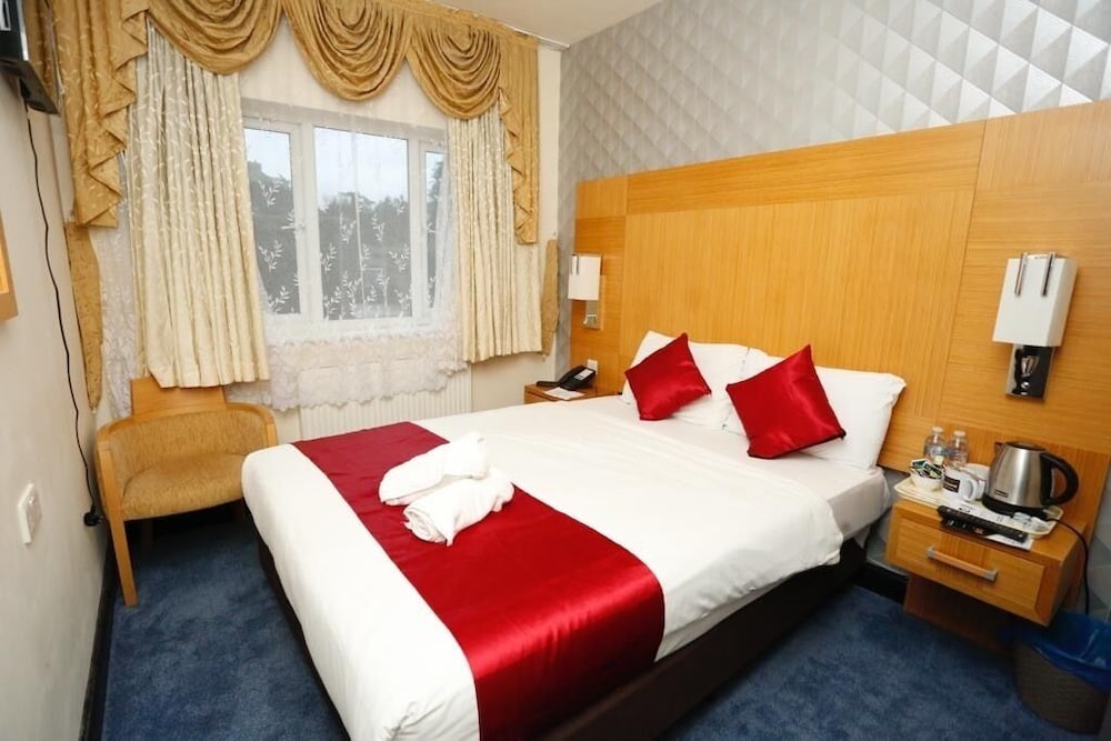 Acorn Lodge Gatwick Hotel 11/23