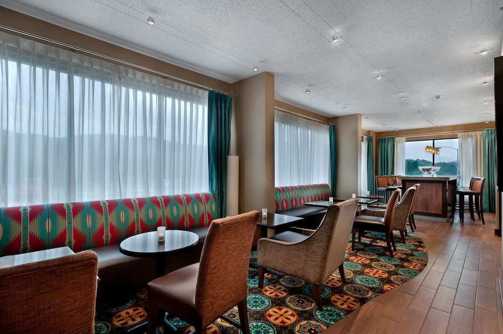 Clarion Pointe Cherokee 25/27