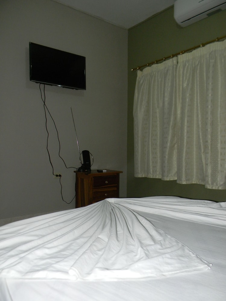 RIO GUAYAS HOTEL 10/30