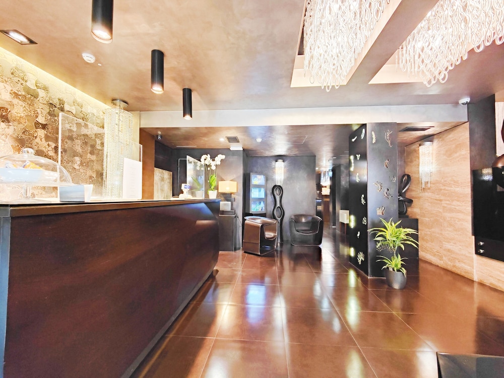 Lobby at Divina Luxury Hotel, ROME