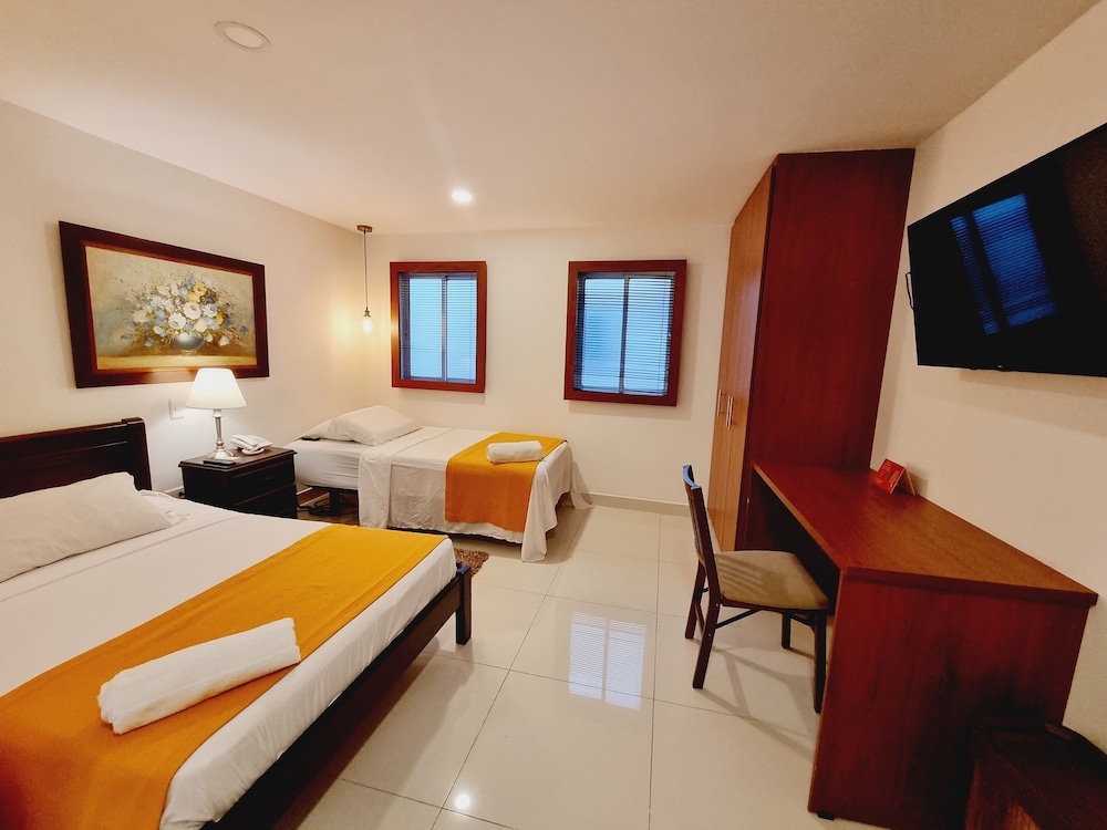 Hotel Karlo 9/50