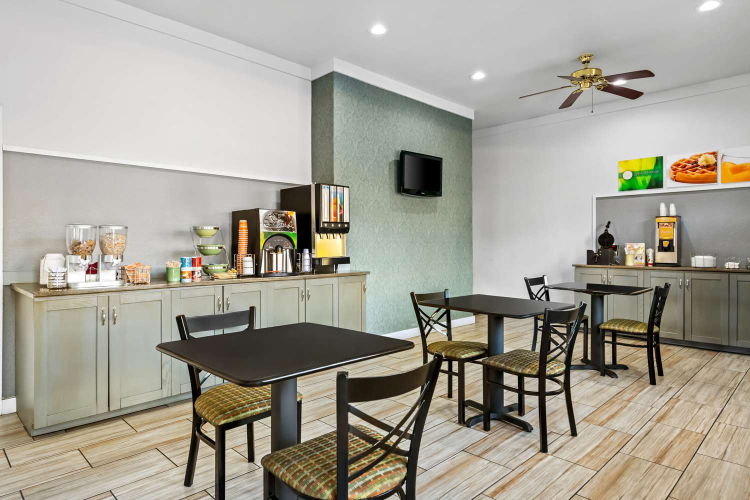 Quality Inn Orange City near Blue Spring State Park 26/33