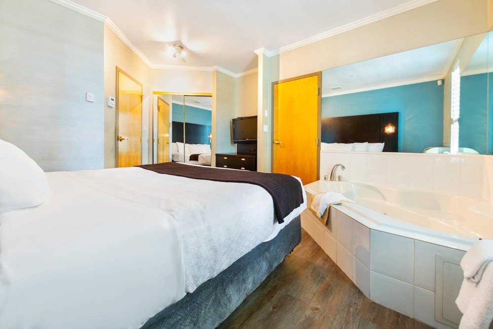 EFFICIENCY, SUITE, KING BED
