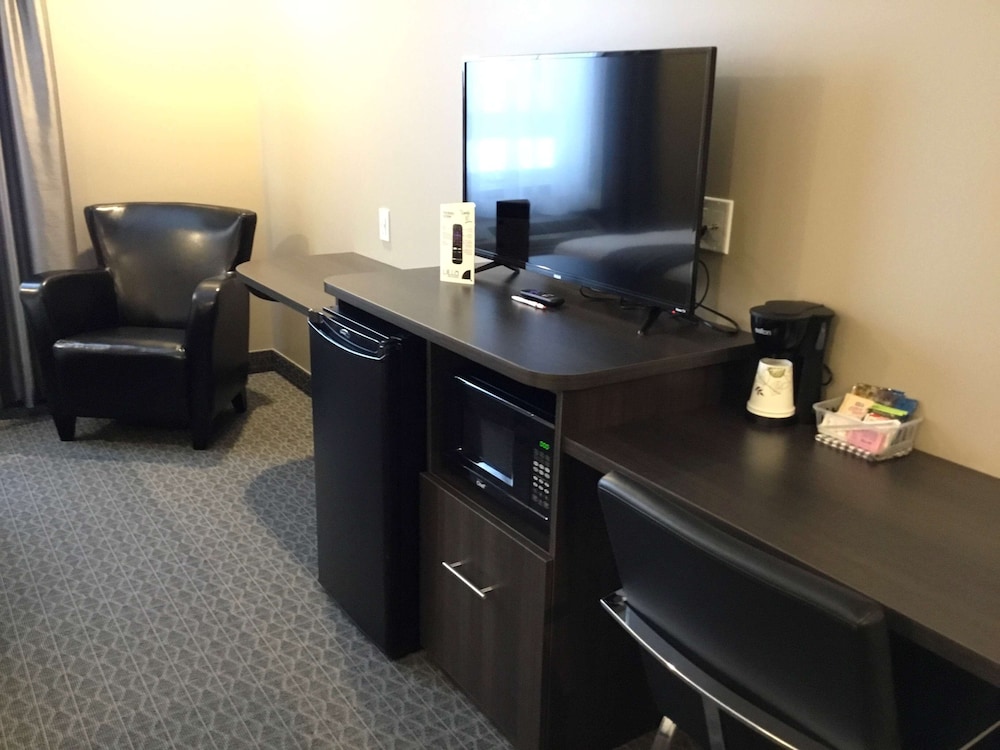 Villa Inn and Suites, SureStay Collection By Best Western 37/54