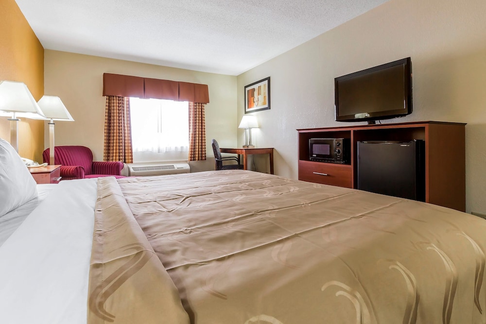 Quality Inn Sycamore - DeKalb 16/43