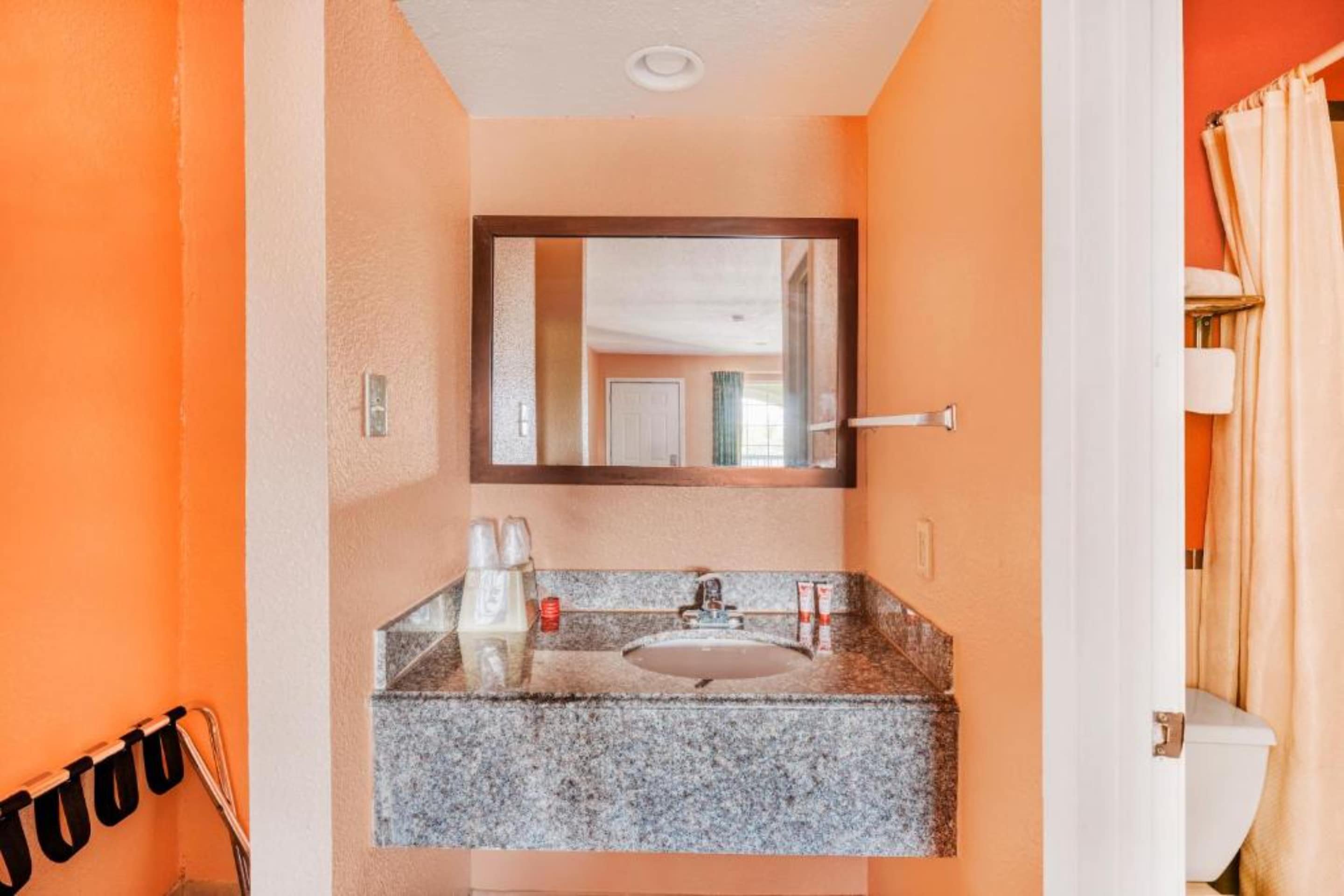Sienna Inn Channelview, TX 18/19