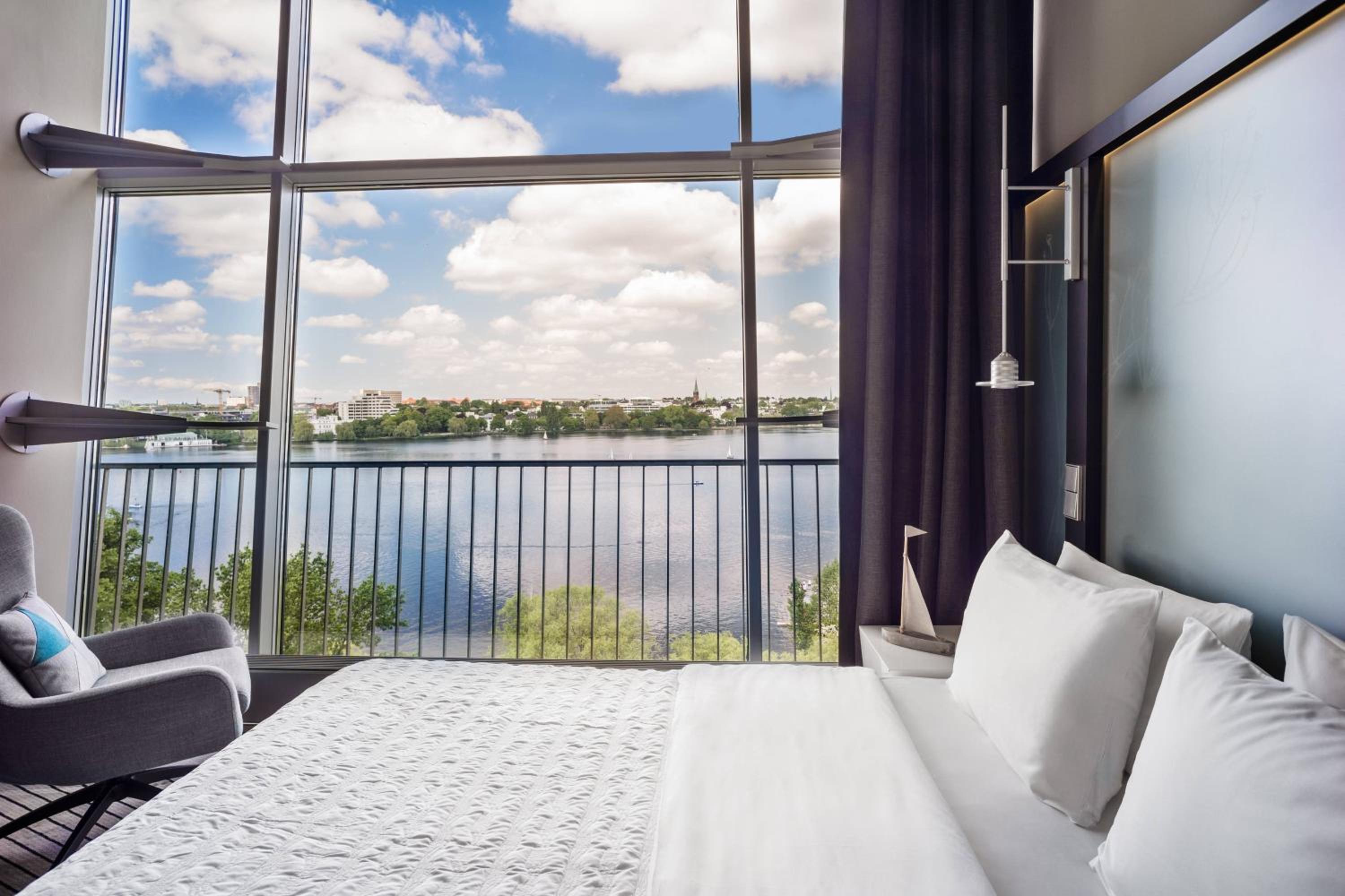 Duplex, Lake, Bi Level, Suite, Terrace