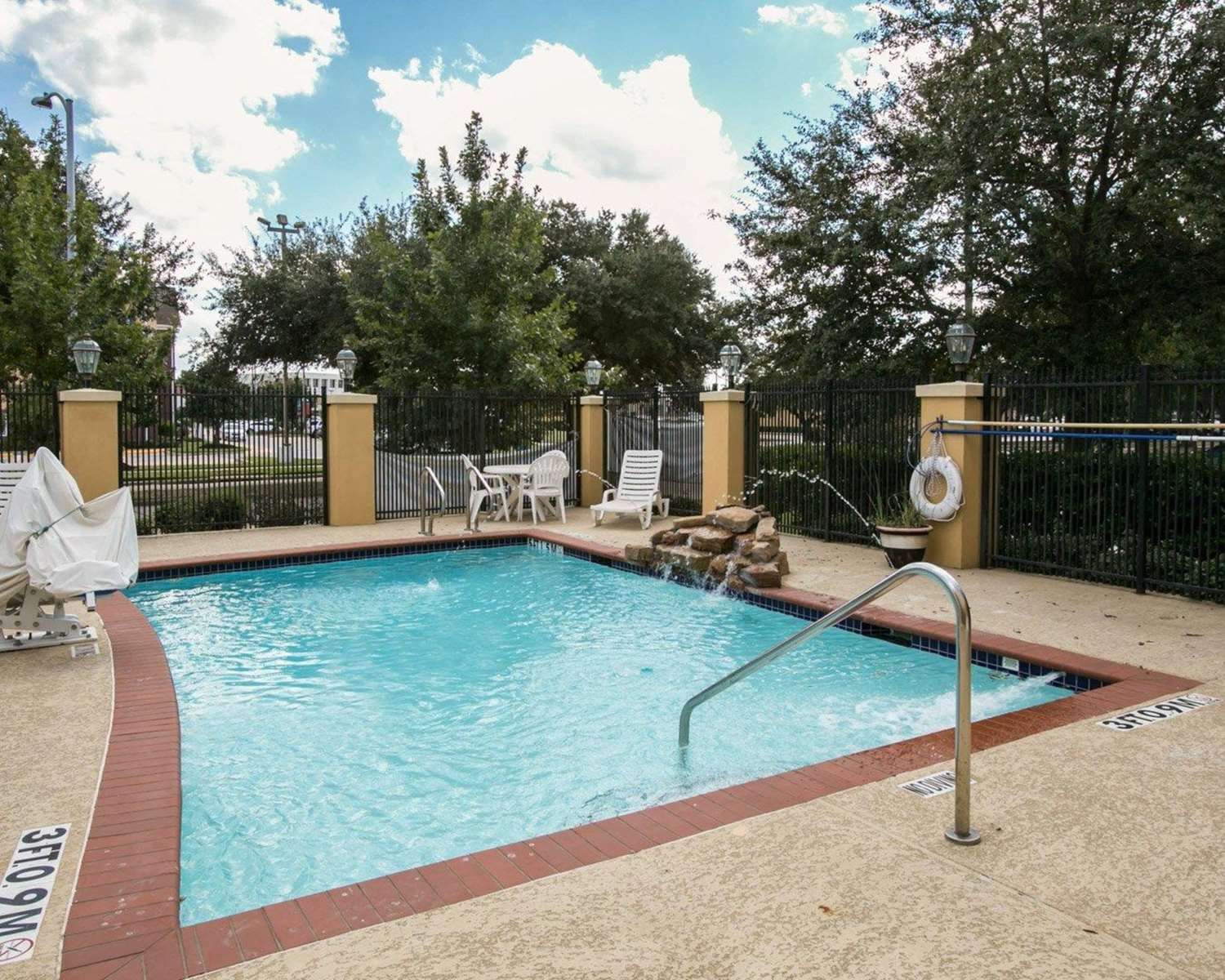 Sleep Inn Suites Highway 290 Nw Freeway 24/24