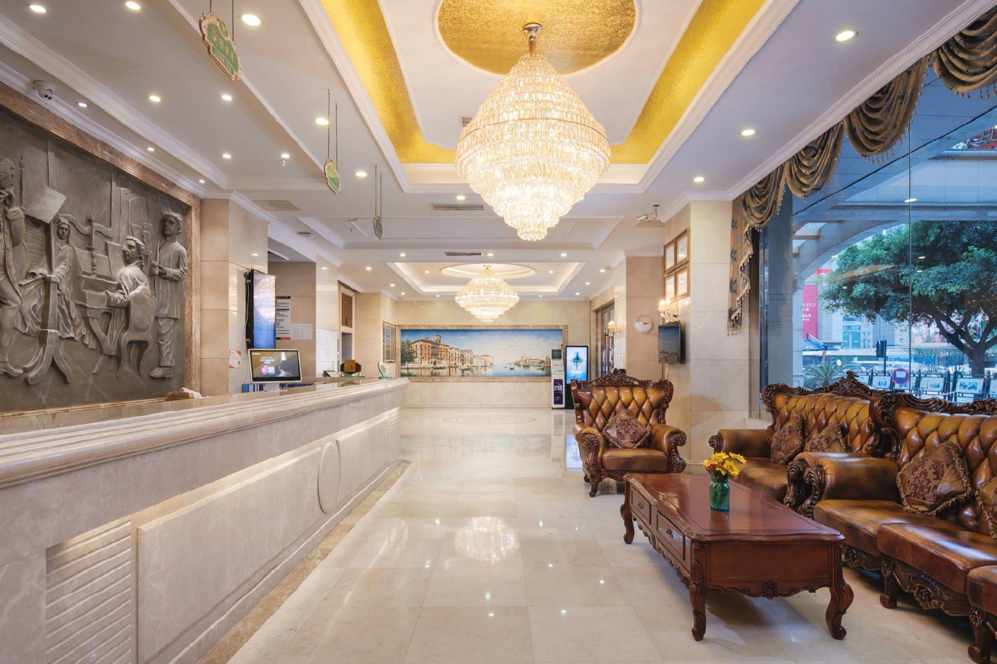 Vienna Hotel (Chengdu Chunxi Road Tianfu Square Metro Station) 13/33