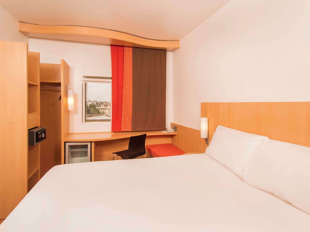 Ibis Lagos Ikeja 19/74