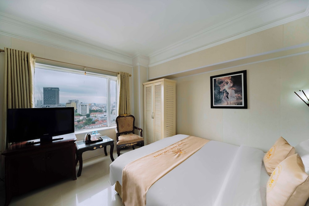 PREMIUM, DOUBLE OR TWIN BED, CITY VIEW