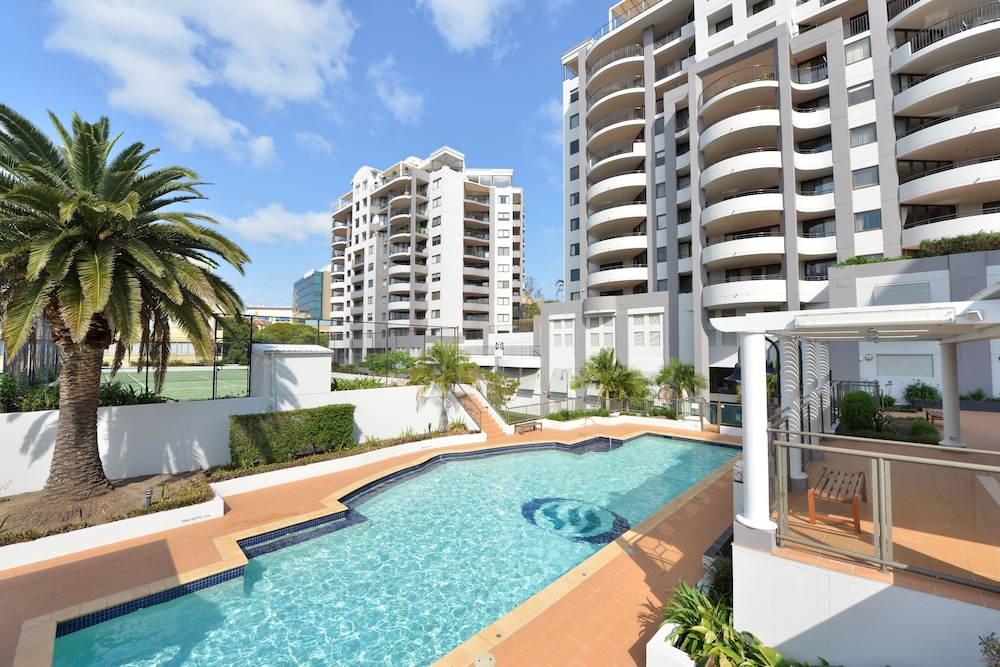 The Oasis Apartments 57/66