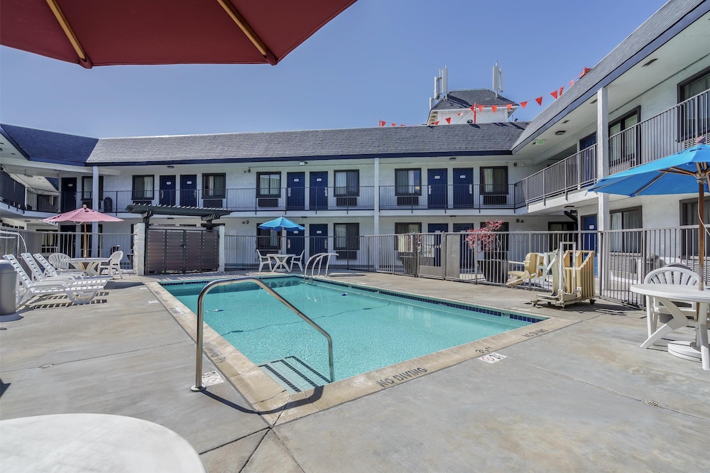 Motel6 Fremont, CA – North 50/58