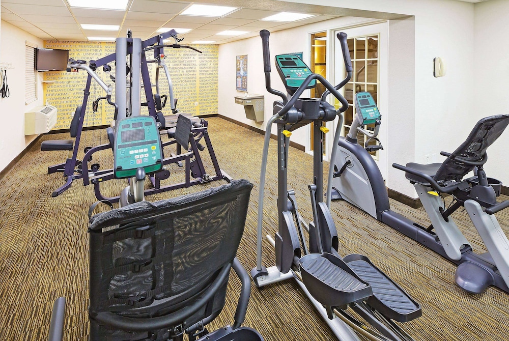 La Quinta Inn & Suites by Wyndham Dallas DFW Airport North 28/55