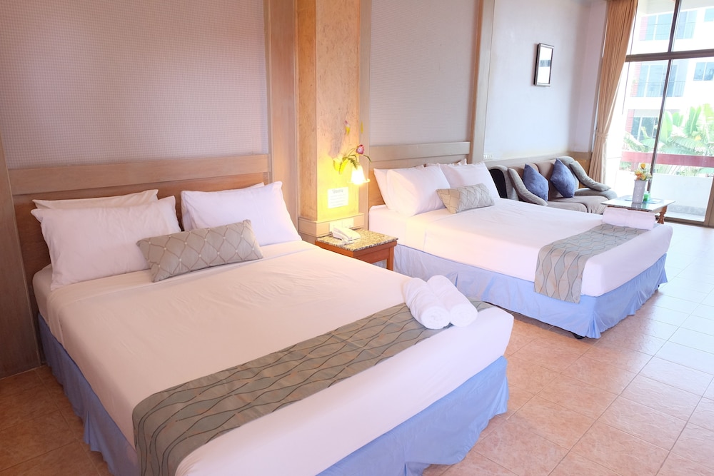 Maldives Beach Resort 13/56