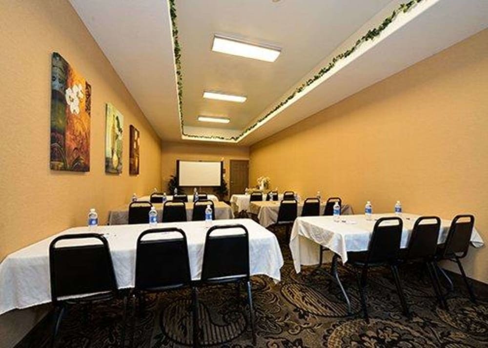 Comfort Suites Bay City 21/34