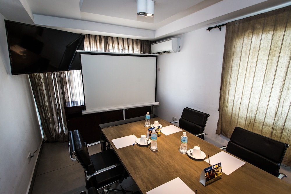 Swiss Spirit Hotel And Suites Freetown 45/47