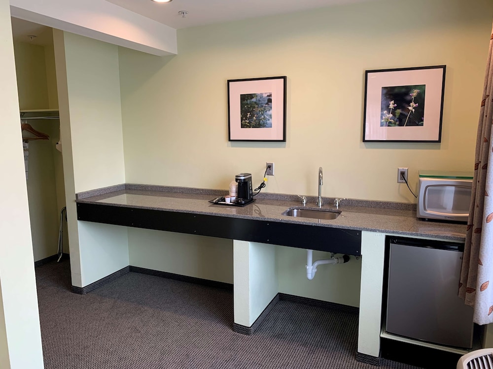 Best Western Snowcap Lodge 36/36