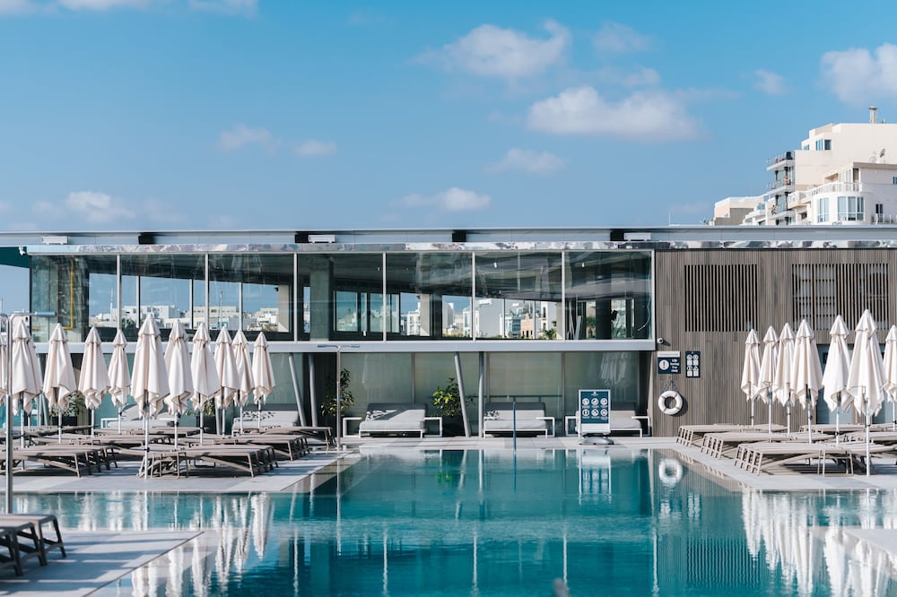 115 The Strand Hotel And Suites 40/49