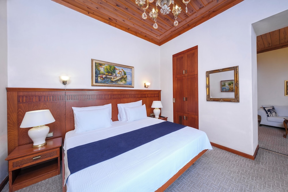 Bosnali Hotel 25/75