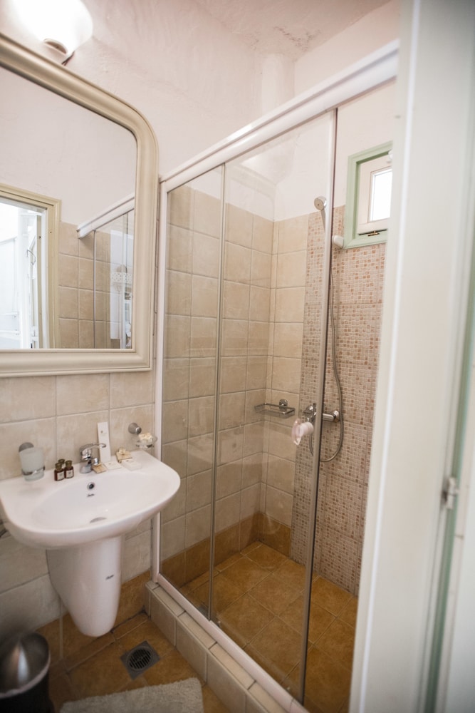 Tholaria Boutique Hotel 47/50