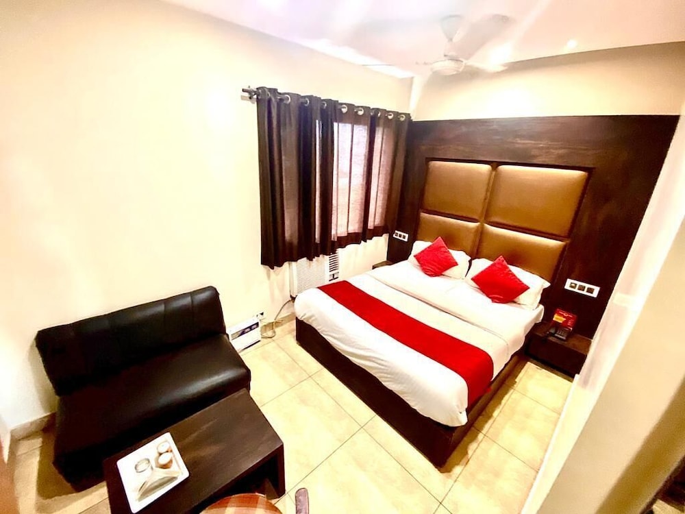 Oyo Rooms Ludhiana Railway Station Clock Tower 13/50