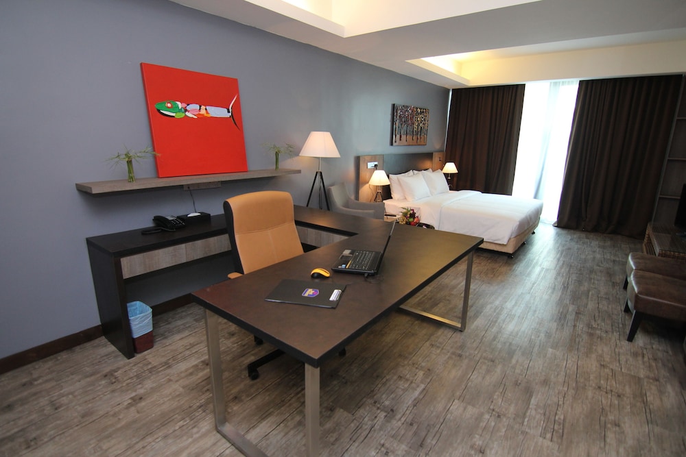 Nexus Regency Suites & Hotel 41/69