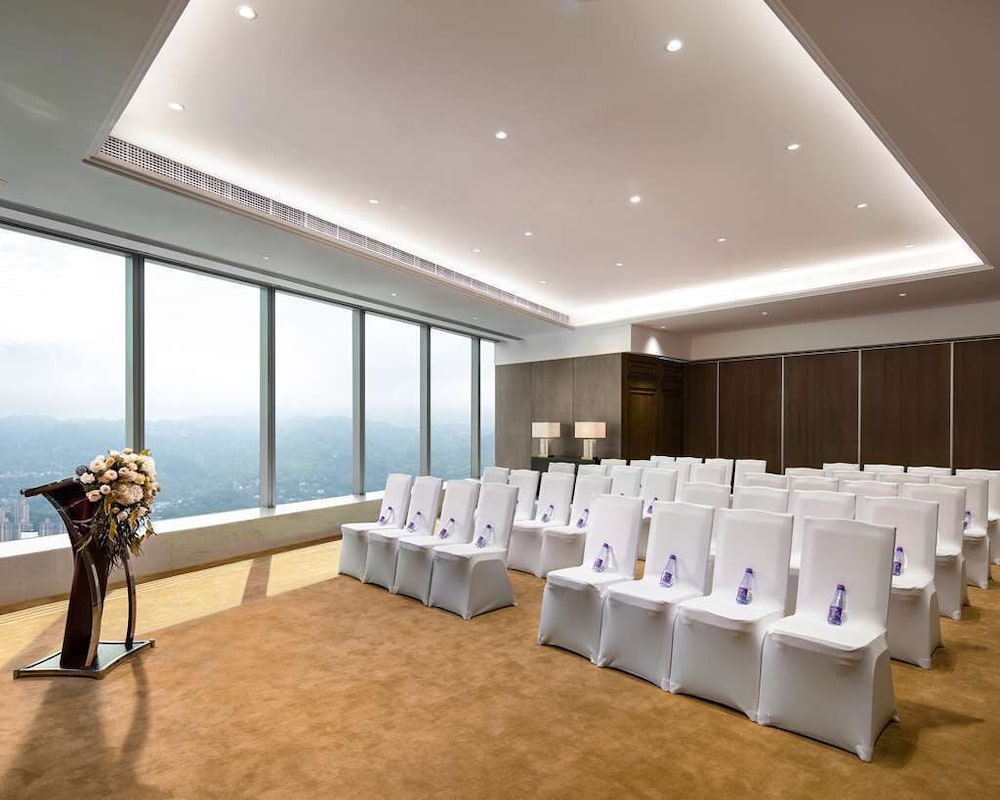 The Lixury Hotel -The Unbound Collection by Hyatt 36/50