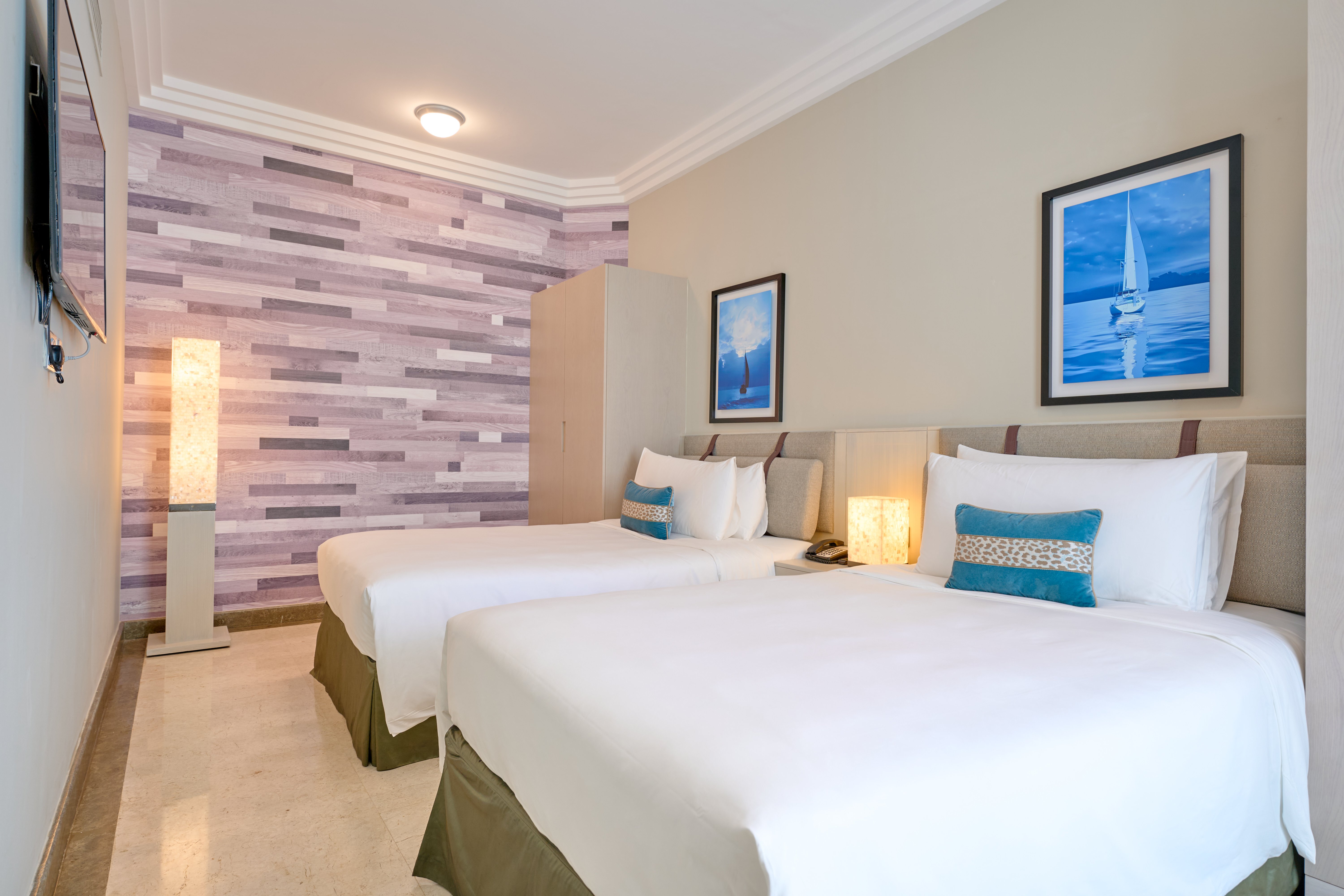 Classic, King and Twin Beds, Sunset View, Balcony