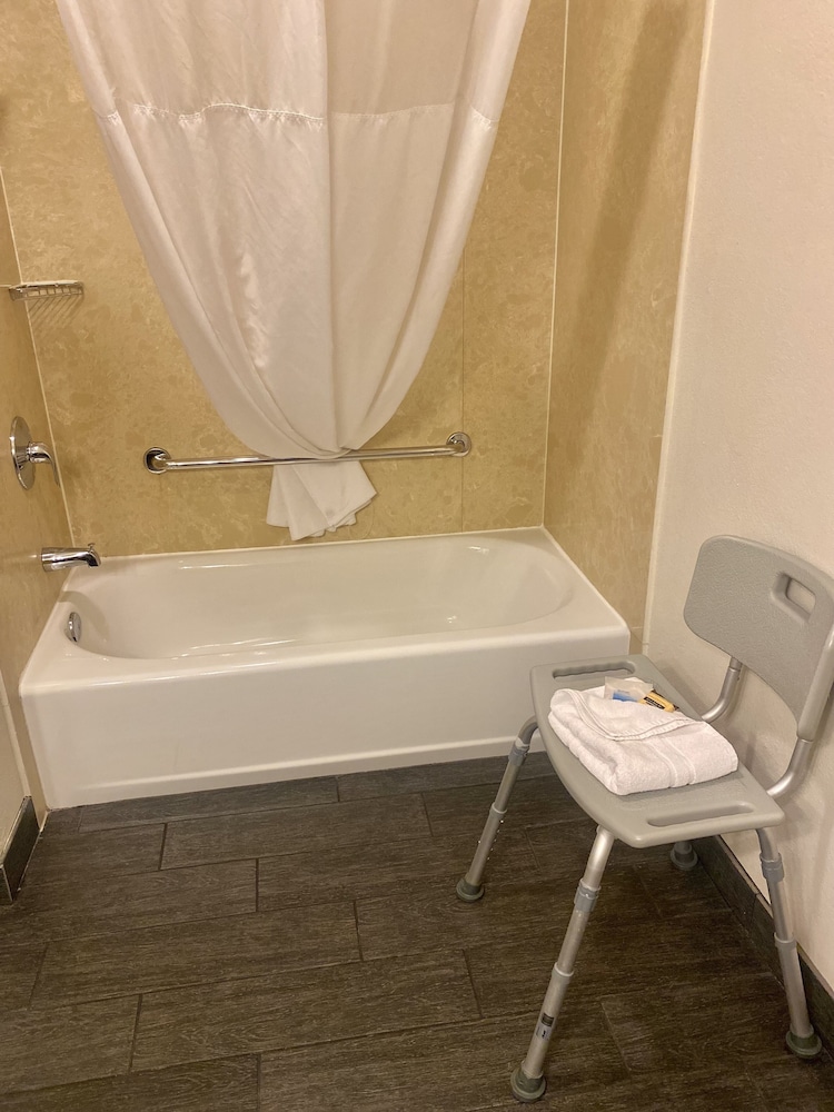 Best Western Plus The Four Corners Inn 17/69