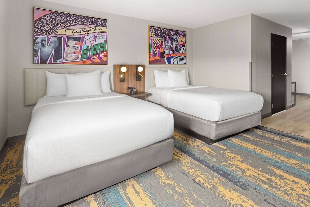 ROOM, MULTIPLE BEDS