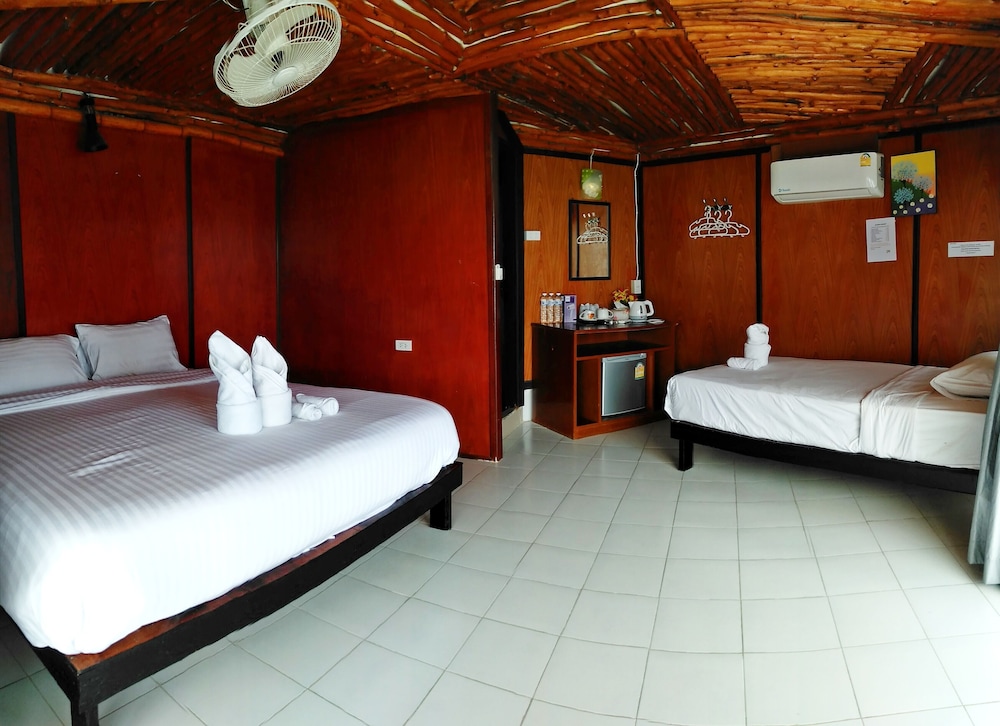 Deluxe, 1 King and 1 Single Beds, Beach Front, Adult Only