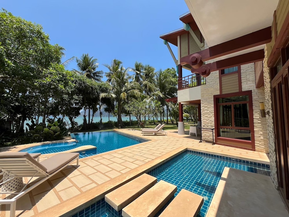 Amatapura Beach Villa 1 55/59