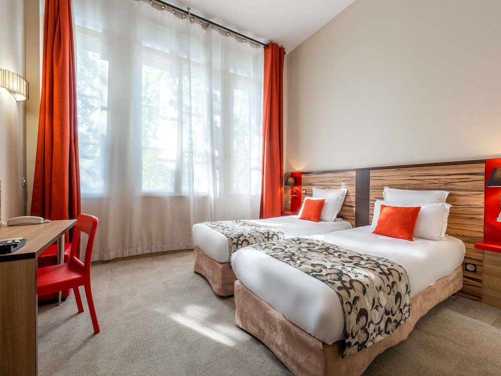 STUDIO, TWIN BEDS