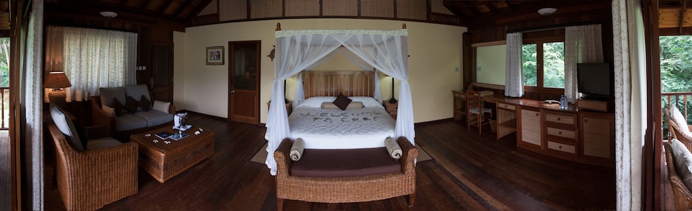 Cerf Island Resort 24/50