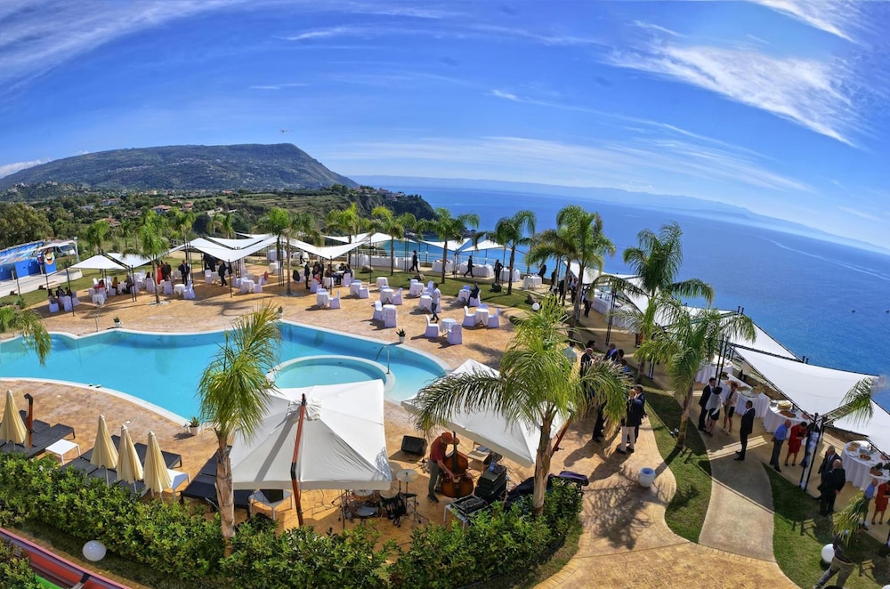 Blue Bay Resort 4/72