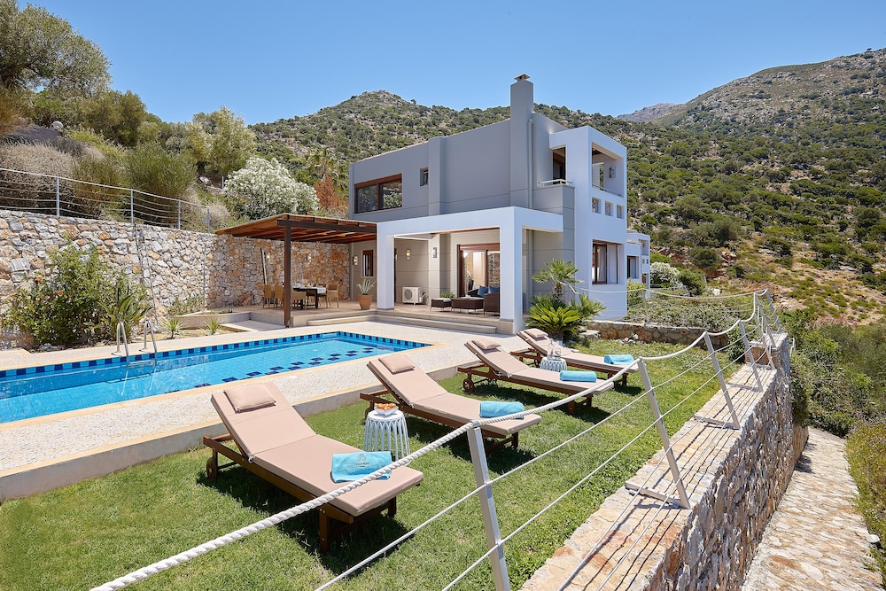 Okeanides Villas 38/50