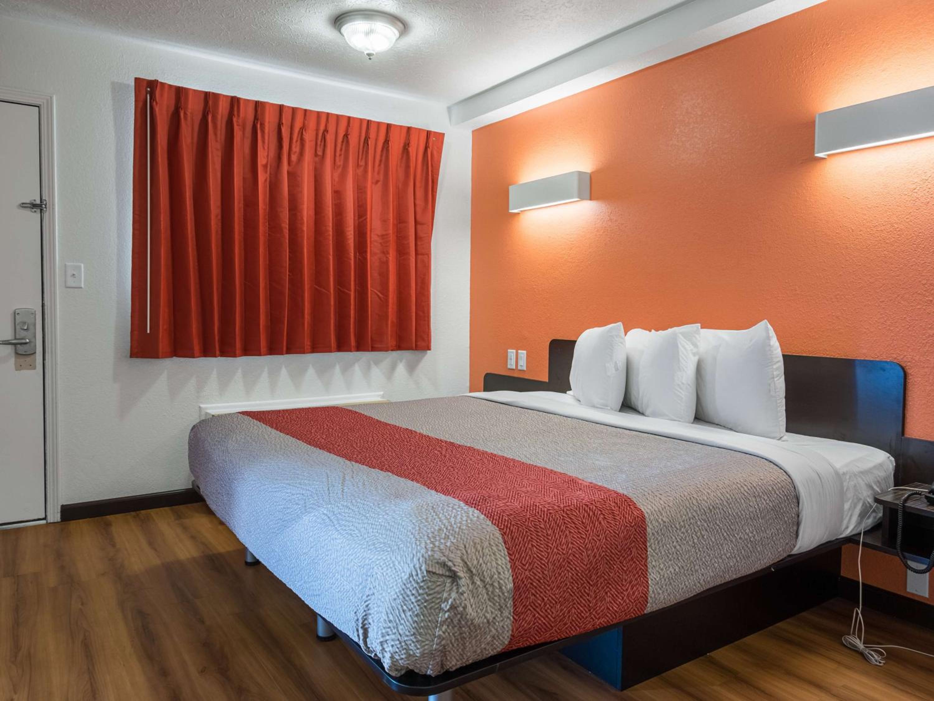 غرفة بسرير كينج، Motel6 Columbus, OH - OSU 3/9