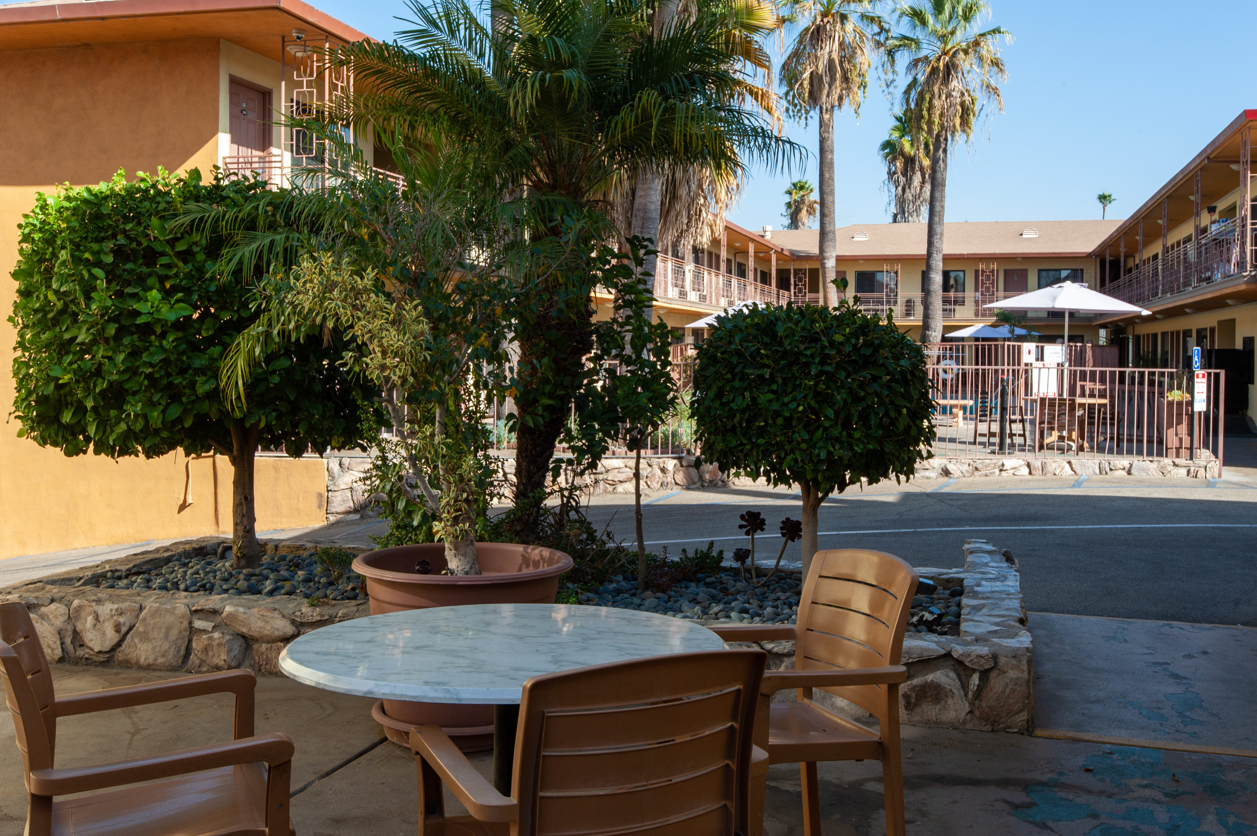 Studio City Court Yard Hotel 54/64